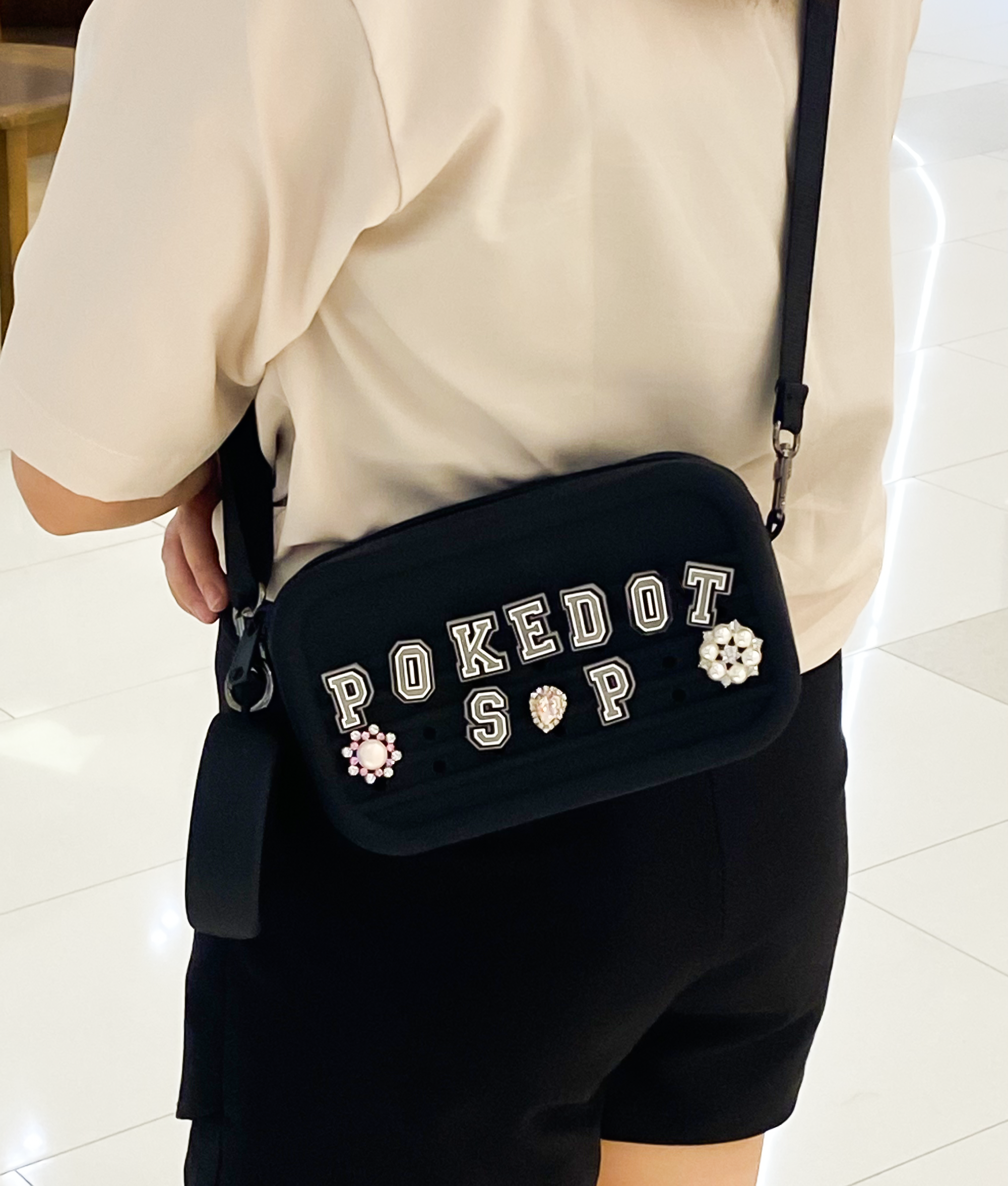 POKÉDOTS BUNDLE SILICON CROSSBODY BAG BLACK