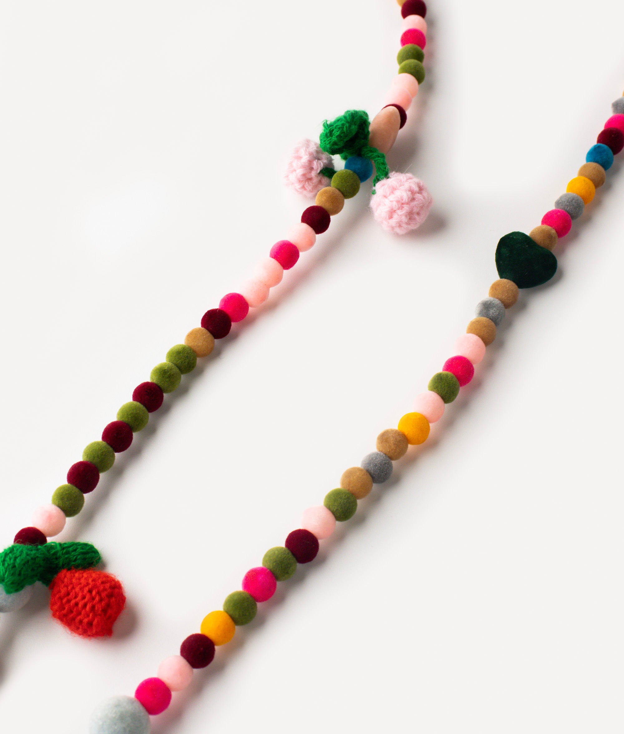 POKÉDOTS CHAIN FURRY BALL CHERRY
